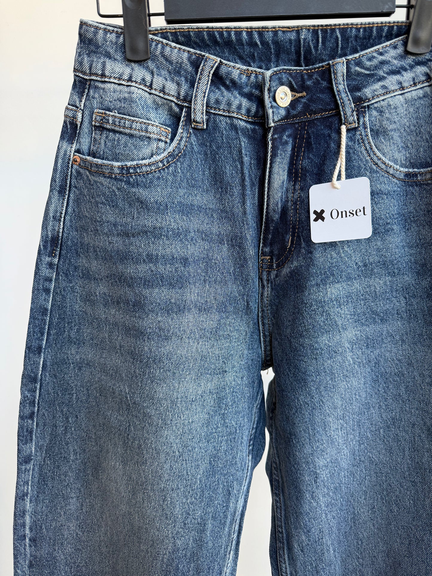 Denim. LÉO