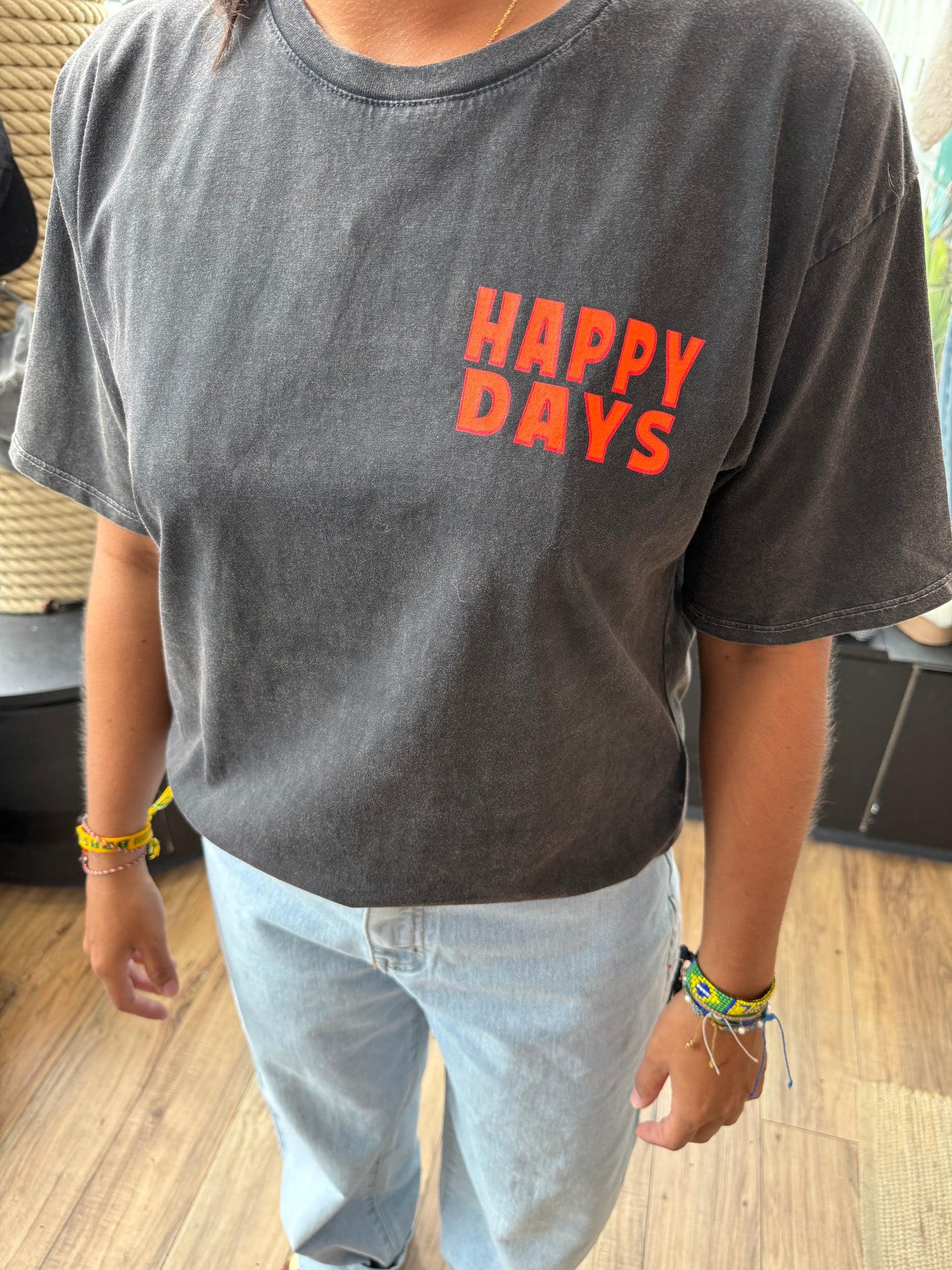 T-shirt . HAPPY