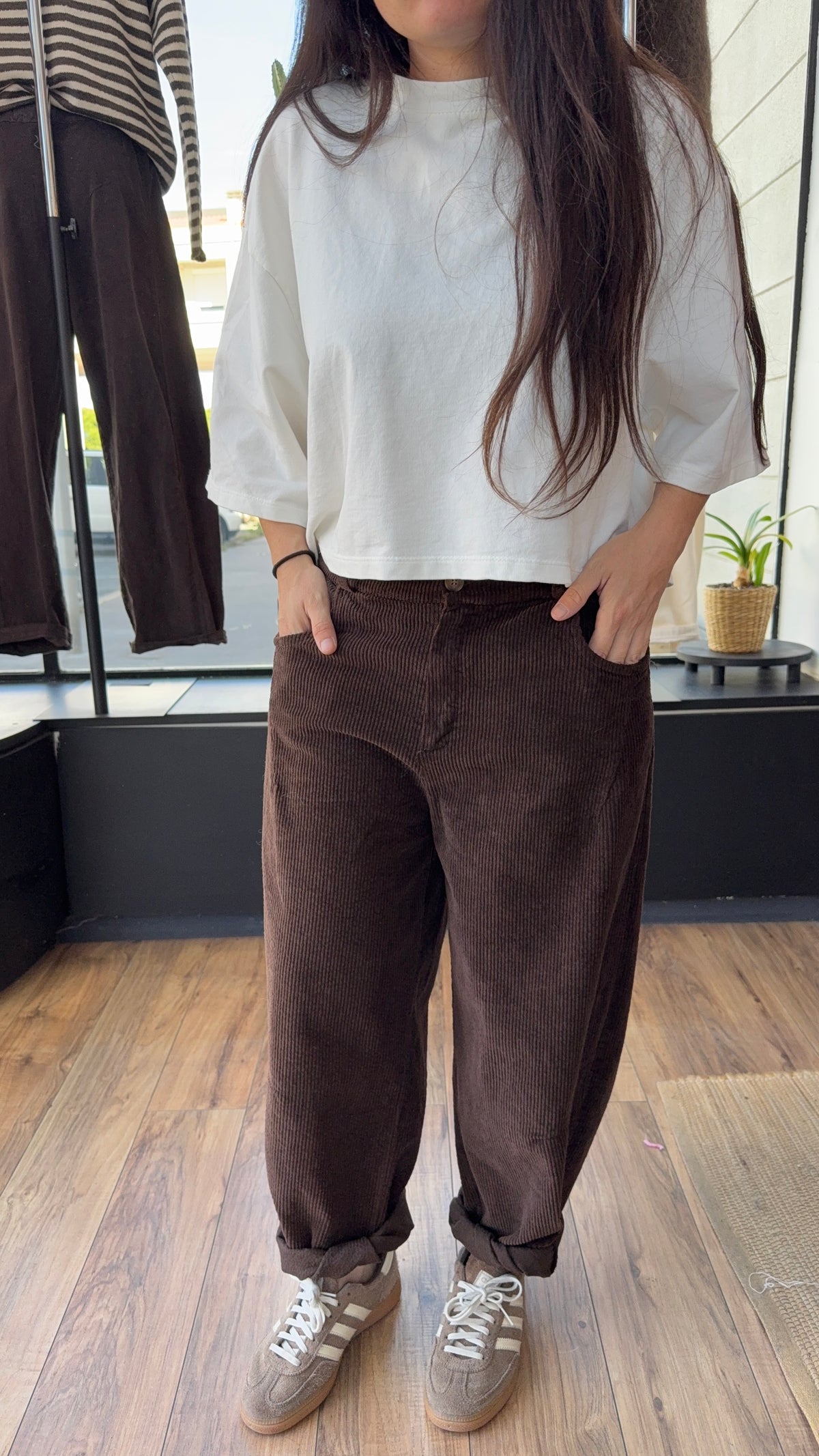Pant . LEON