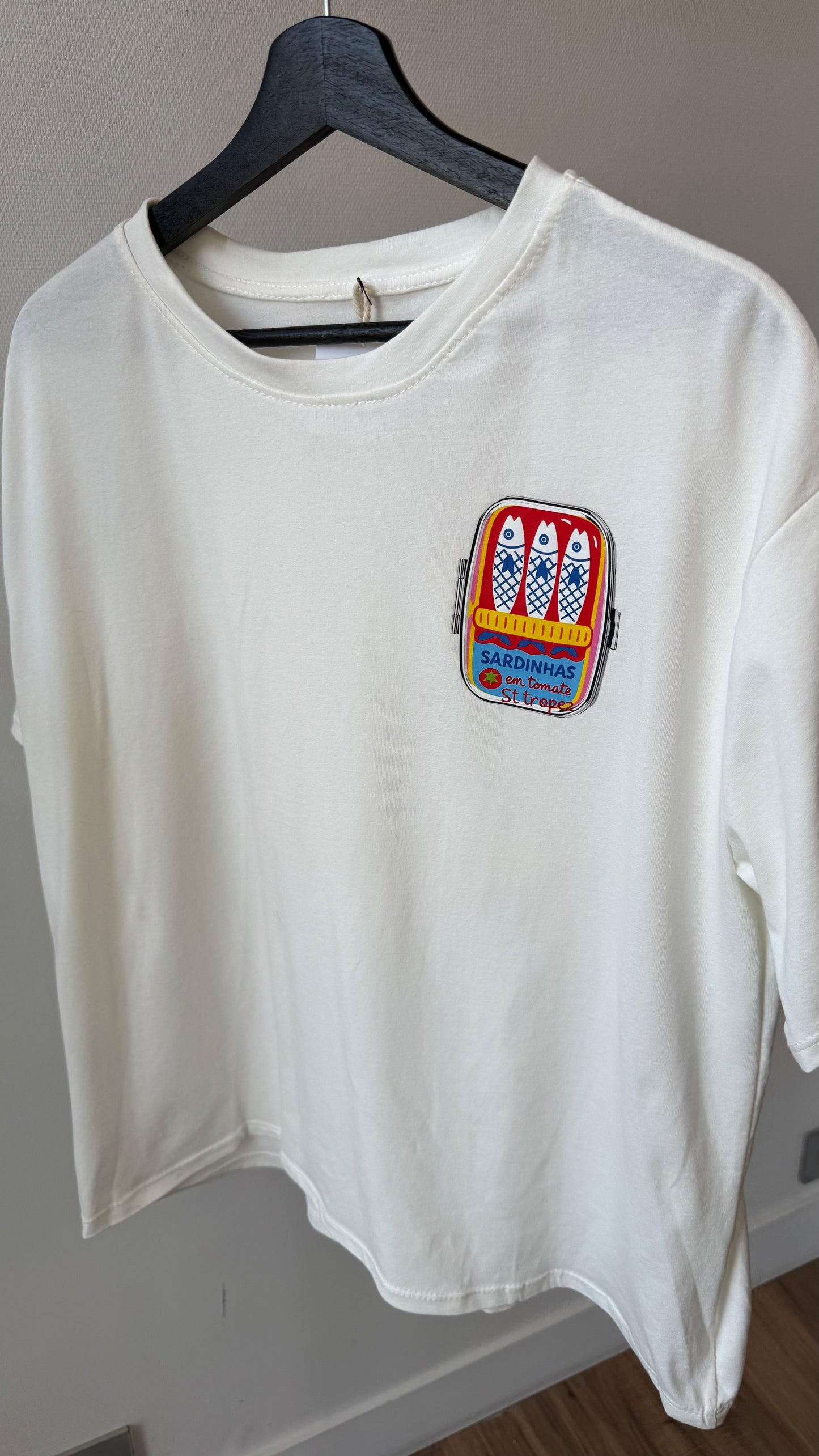 T-shirt. Sardinhas
