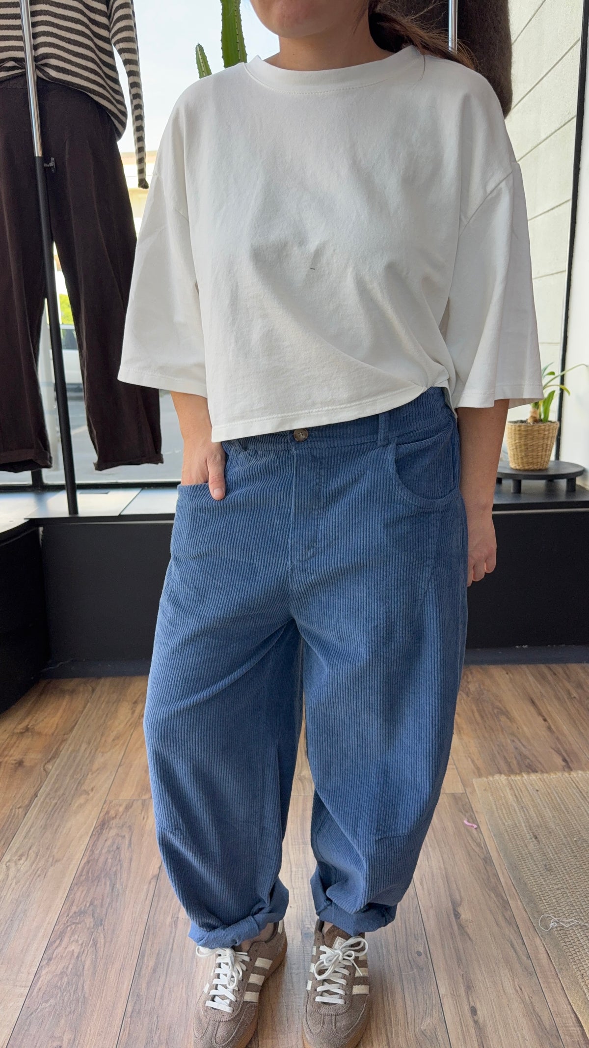 Pant . LEON
