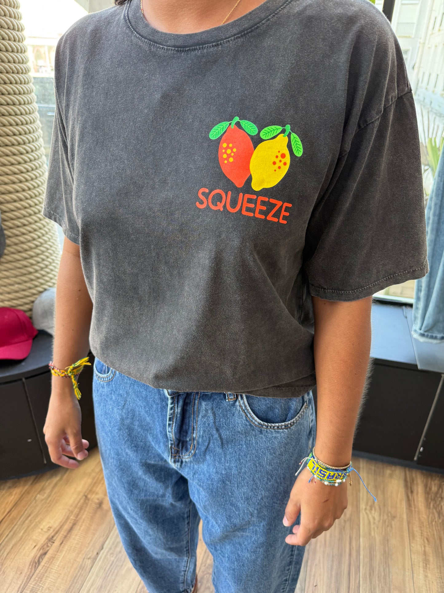 T-shirt. SQUEEZE
