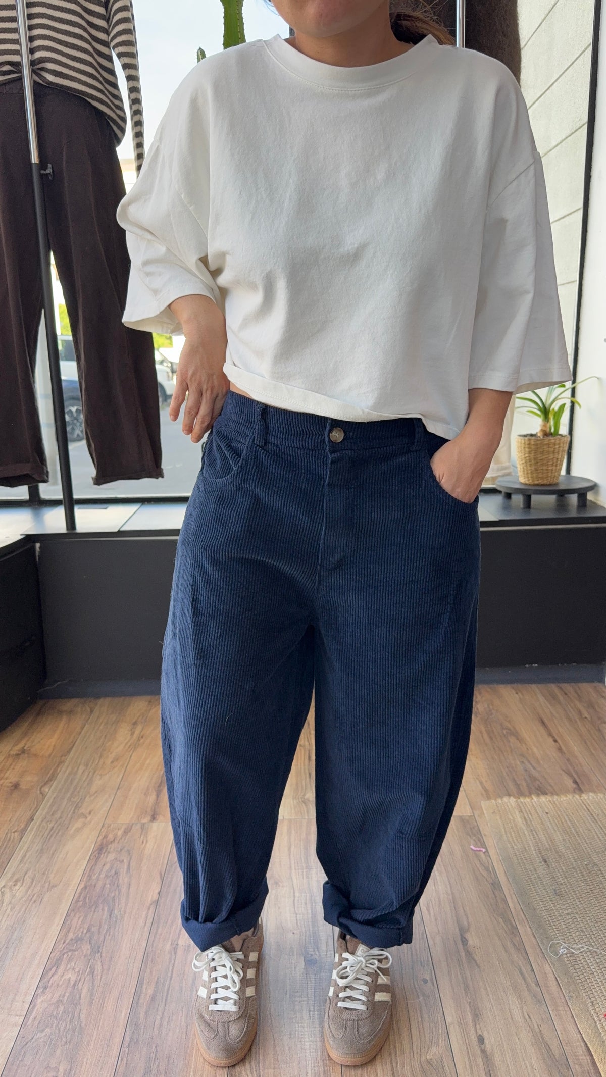 Pant . LEON