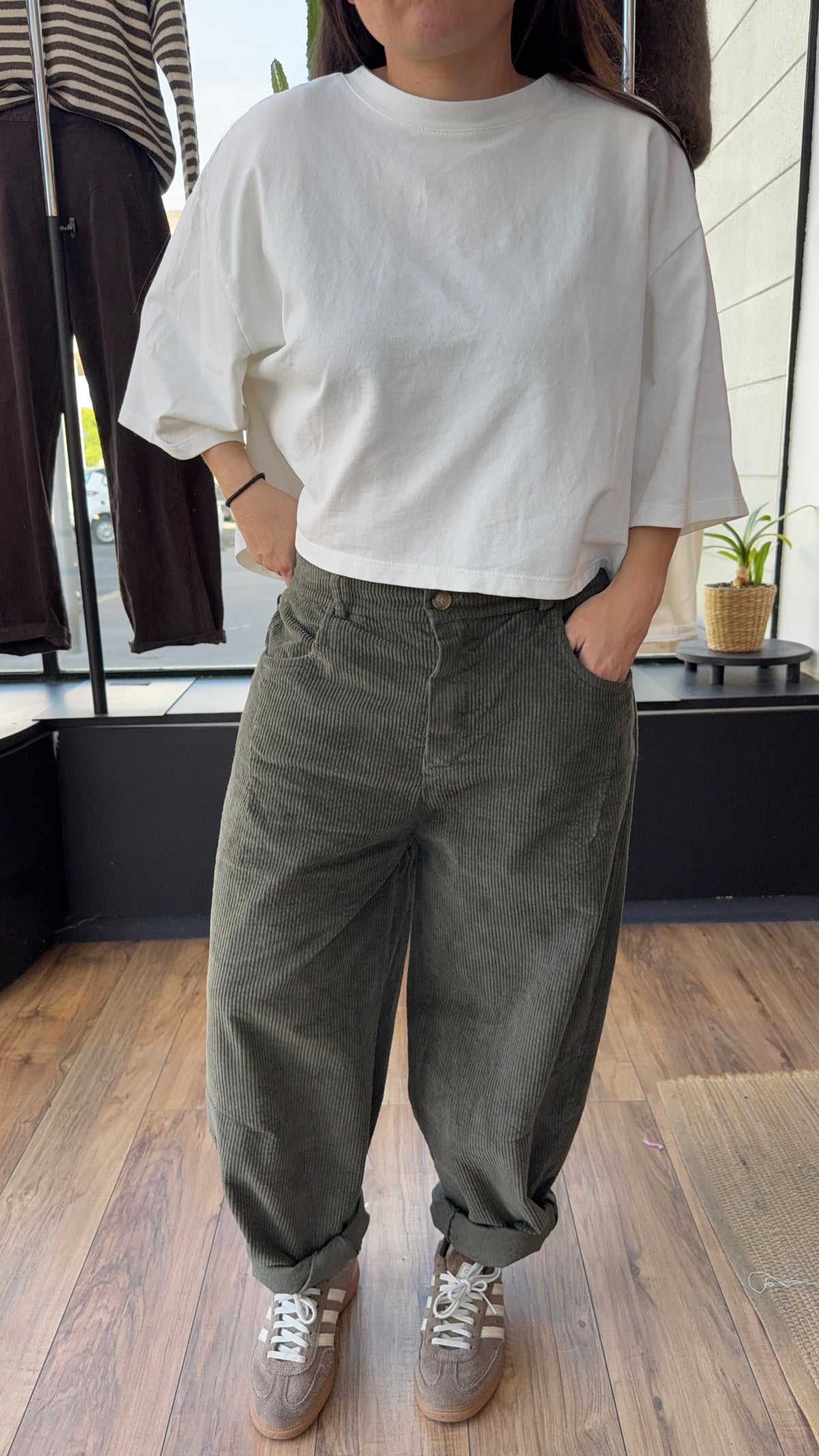 Pant . LEON