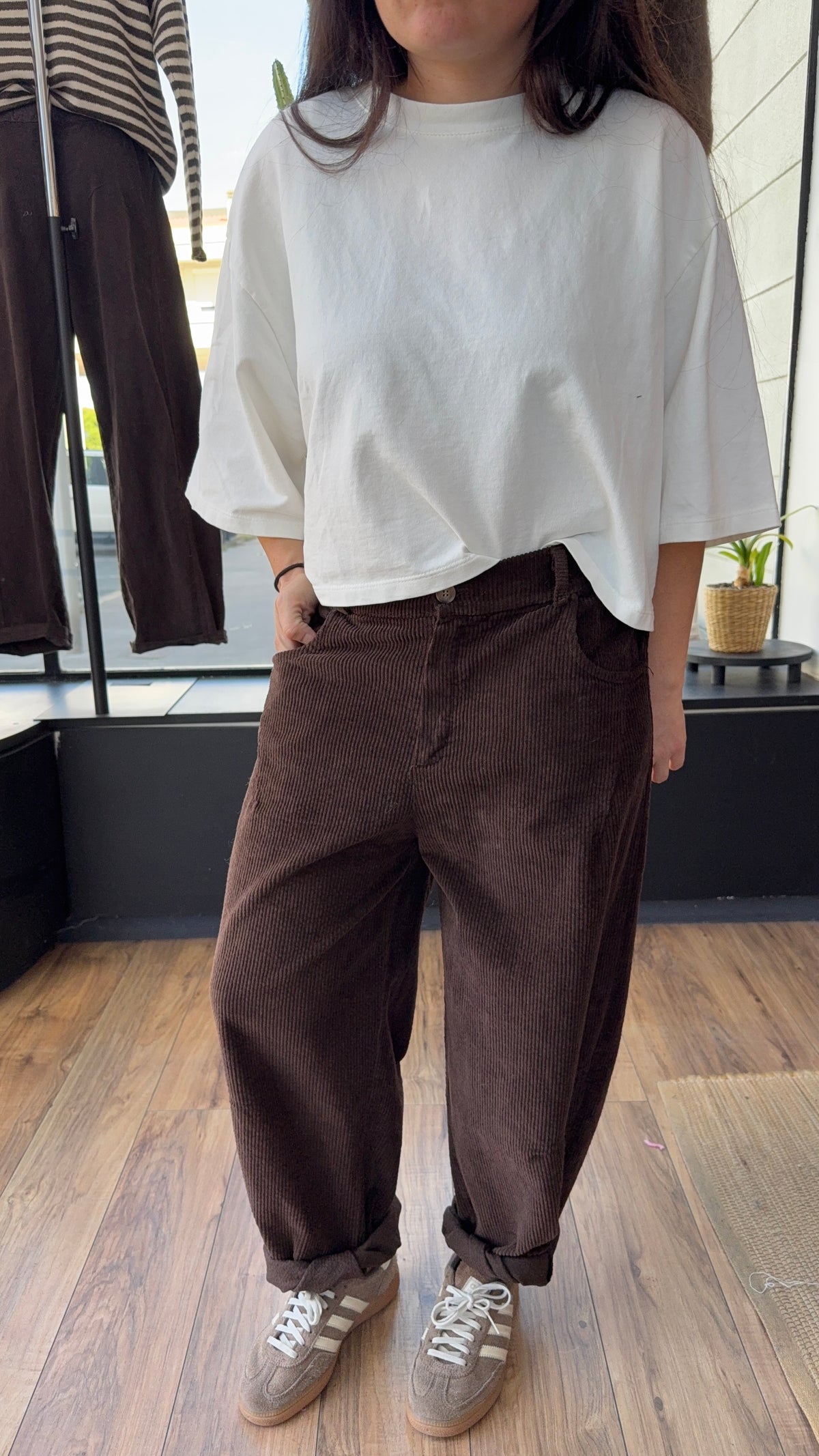 Pant . LEON