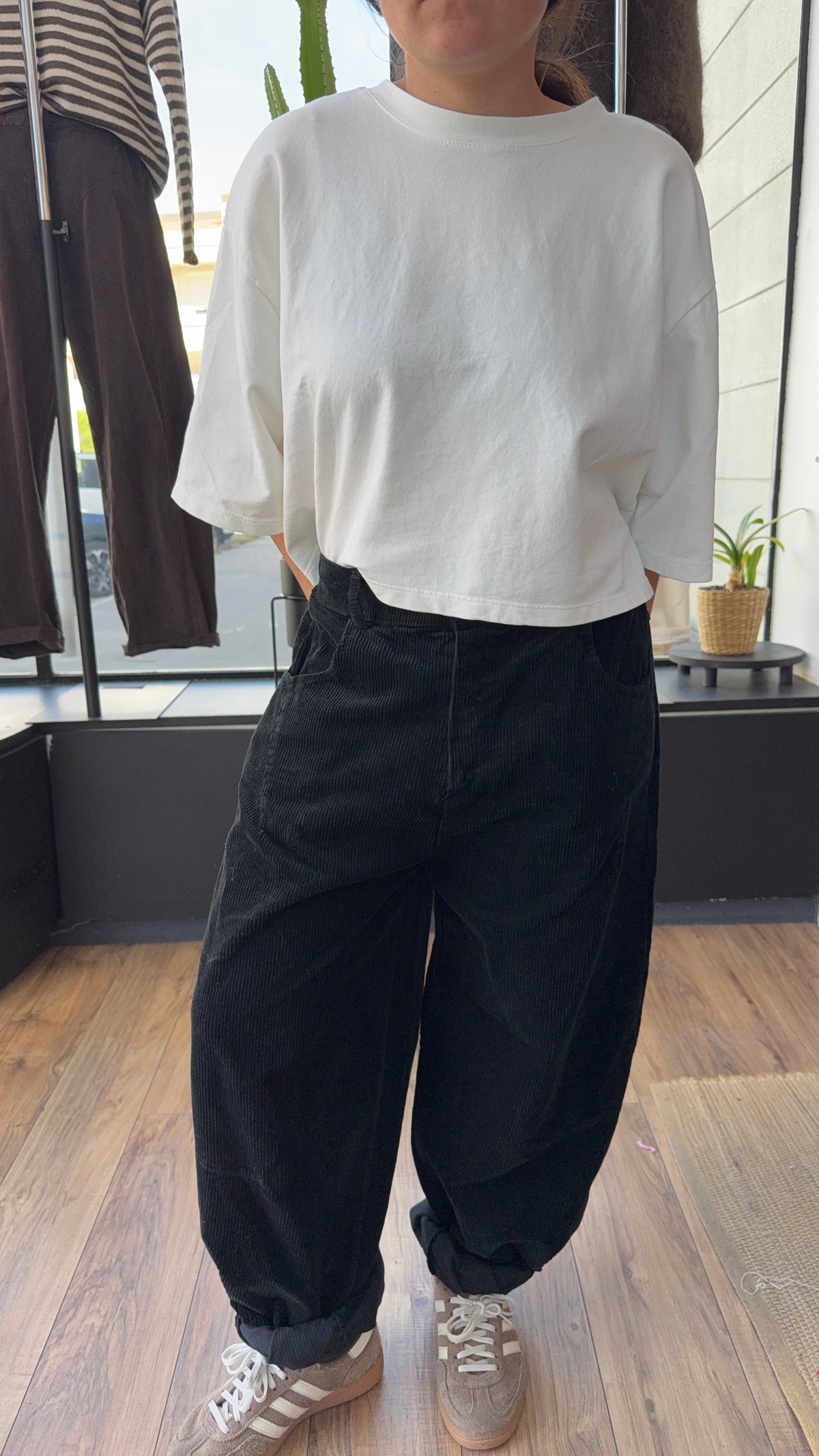 Pant . LEON