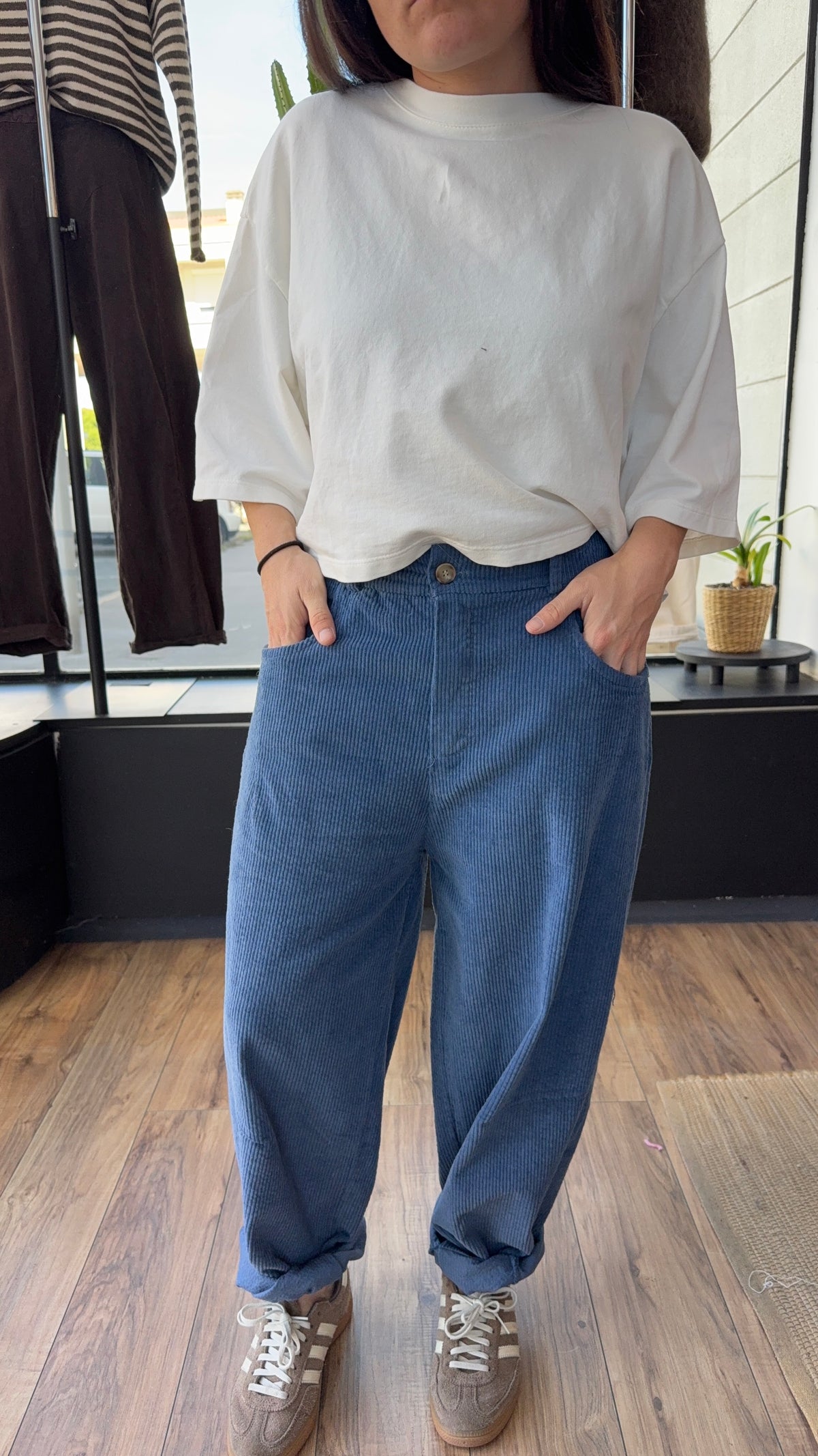 Pant . LEON