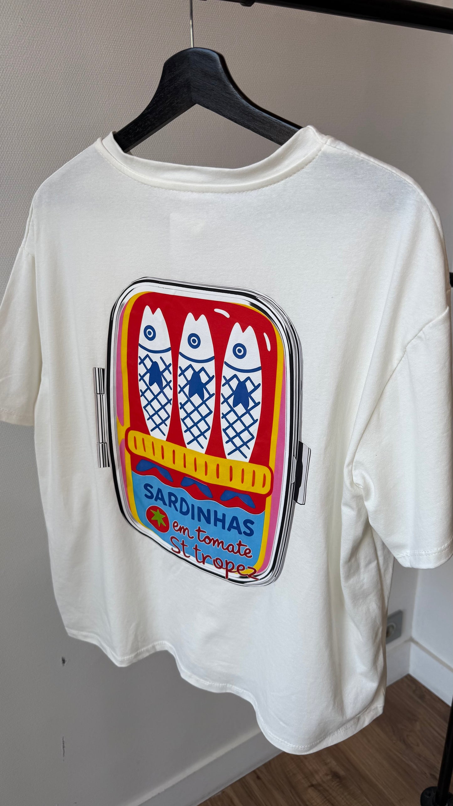 T-shirt. Sardinhas