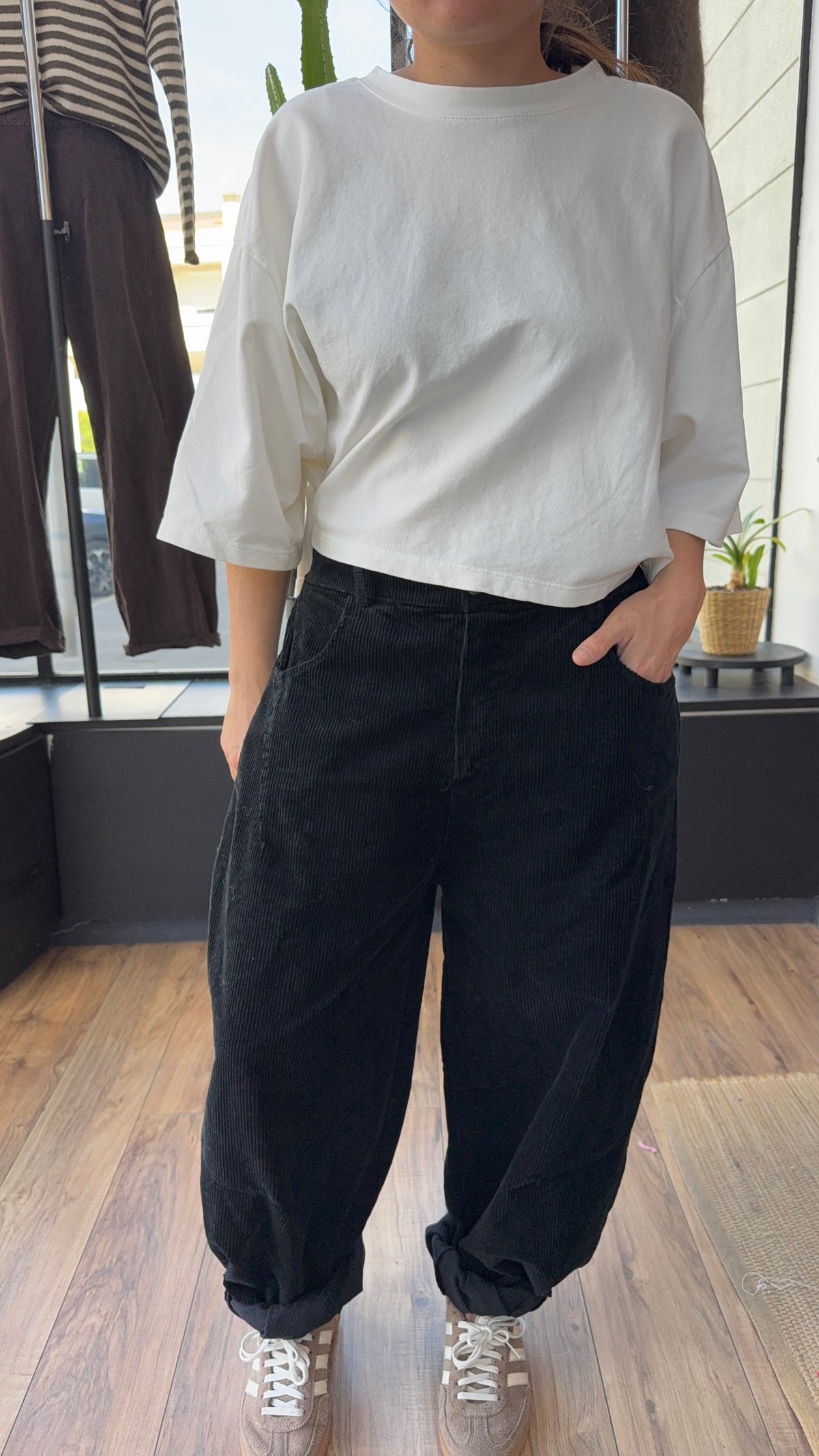 Pant . LEON