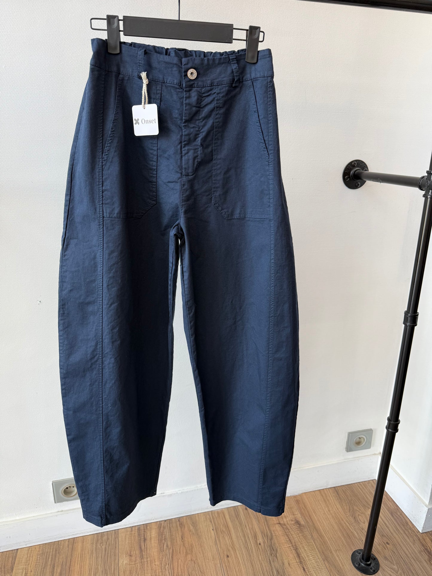Pant. LIAM